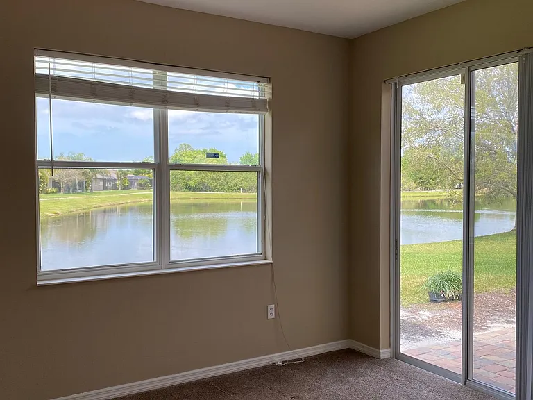 5723 Lexington Dr — Photo 6