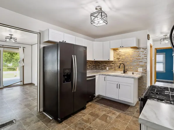 6513 Chowen Ave N, Brooklyn Center, MN 55429