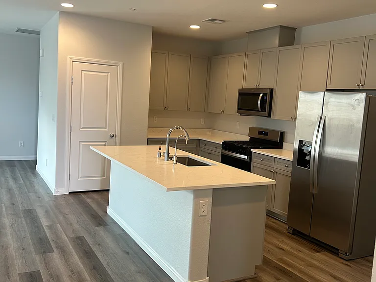 817 Cottonwood Hill Pl — Photo 2