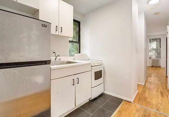 4th image of 412 W 49th St APT 2B