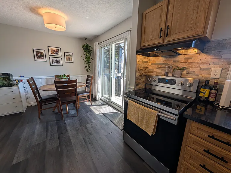 835 Pembridge Cres #HOUSE — Photo 3