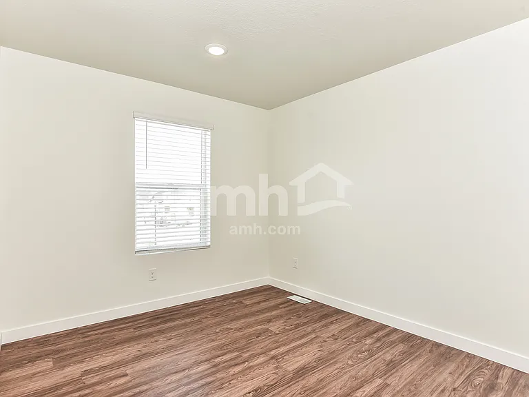 1108 E Daniel St — Photo 12