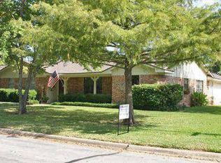 1318 Chestnut Rd, Mansfield, TX 76063