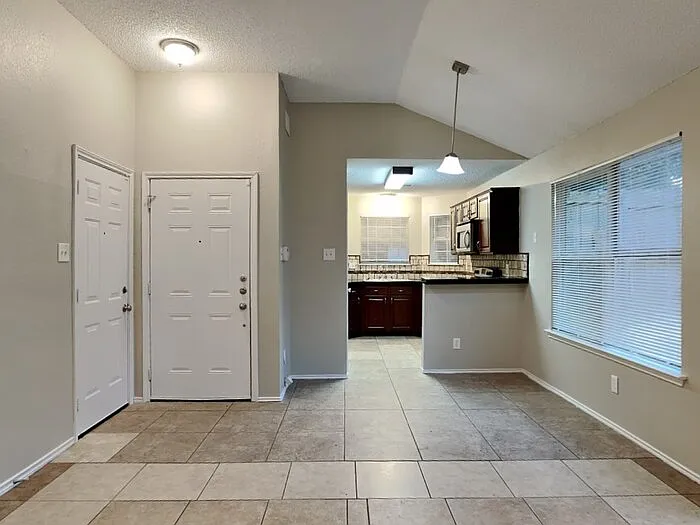 3104 Stonewall Ln — Photo 5
