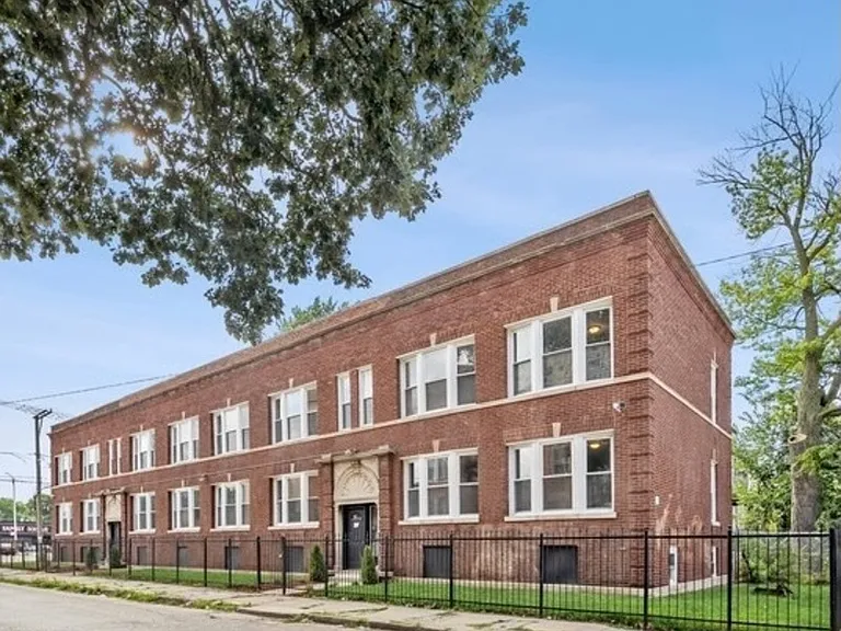 6601 S Green St #819-1 — Photo 1