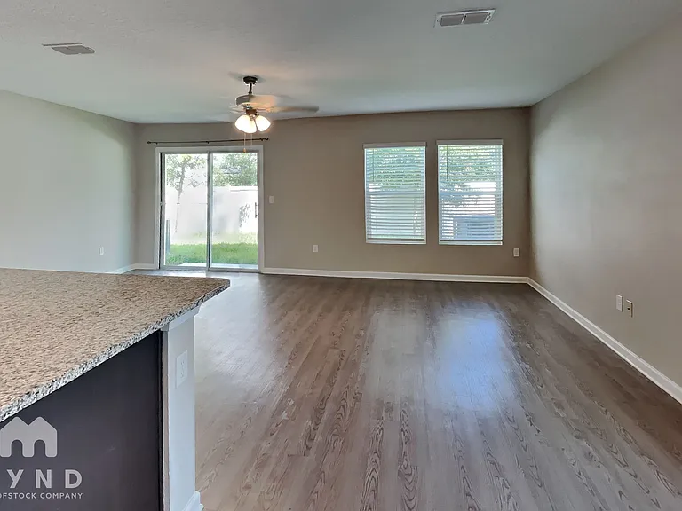752 Henley Ct — Photo 4