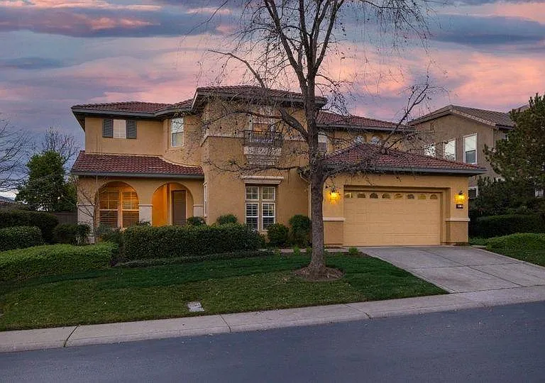 4930 Village Green Dr — Photo 4