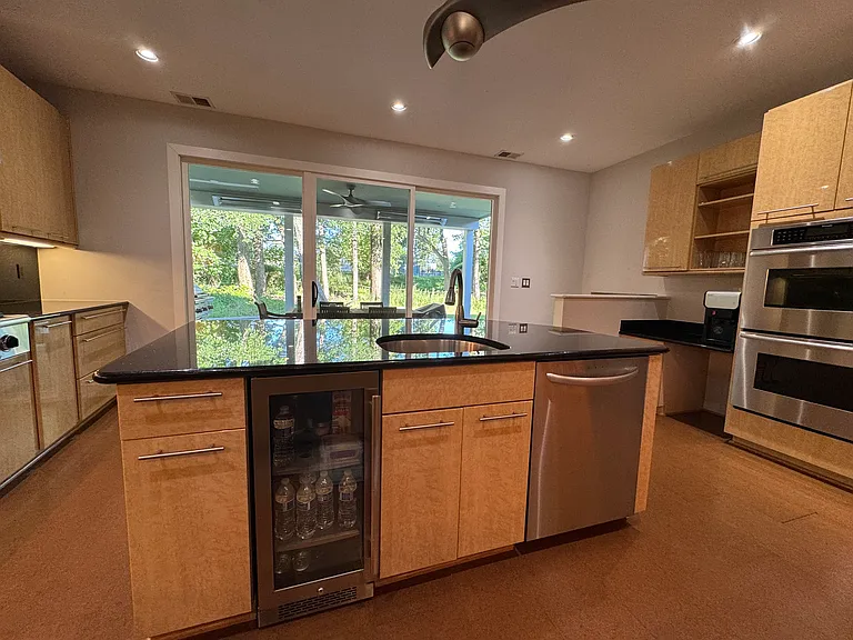 2431 Nottingham Dr — Photo 7
