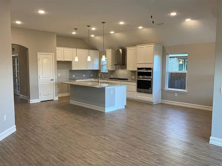 2816 Redbud Ln — Photo 4