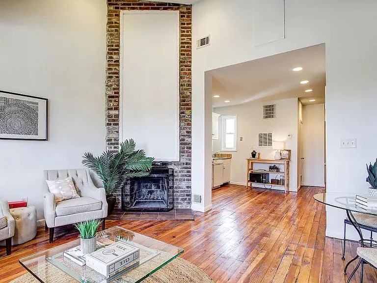 1003 I St SE — Photo 9