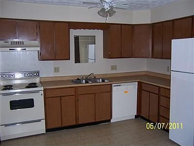 2nd image of 1934 Chaucer Dr