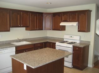 22 Harbor Pointe Dr, Haverstraw, NY 10927