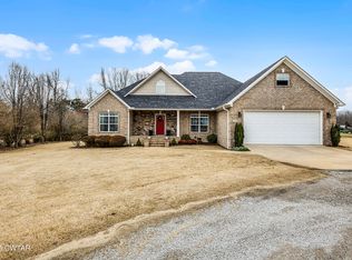 171 Pasture Rd, Lexington, TN 38351