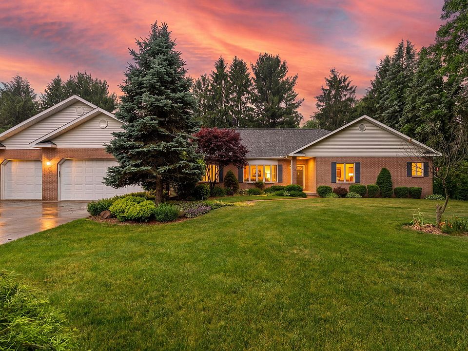 1st image of 203 S Fieldstone Dr