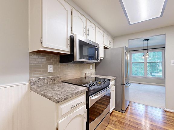 4th image of 6903 Lafayette Park Dr