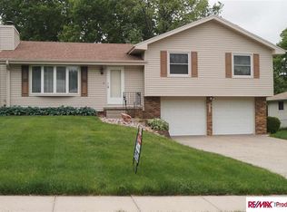 15423 Y St, Omaha, NE 68137