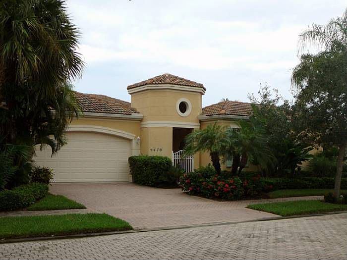 940 Maiden Ct W