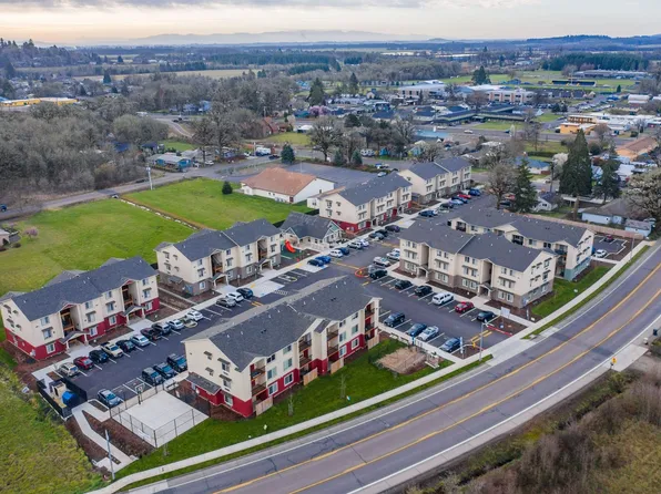 Oak Springs Apartments