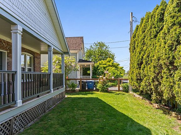 4th image of 34758 Clayburn Rd