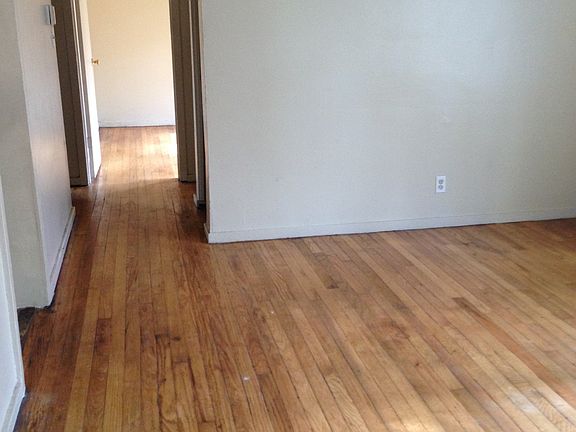 5th image of 32414 Lapeer Dr