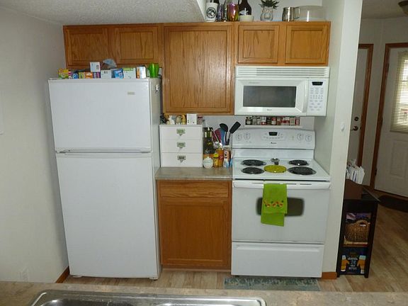 3rd image of 531 E Goldfinch Dr