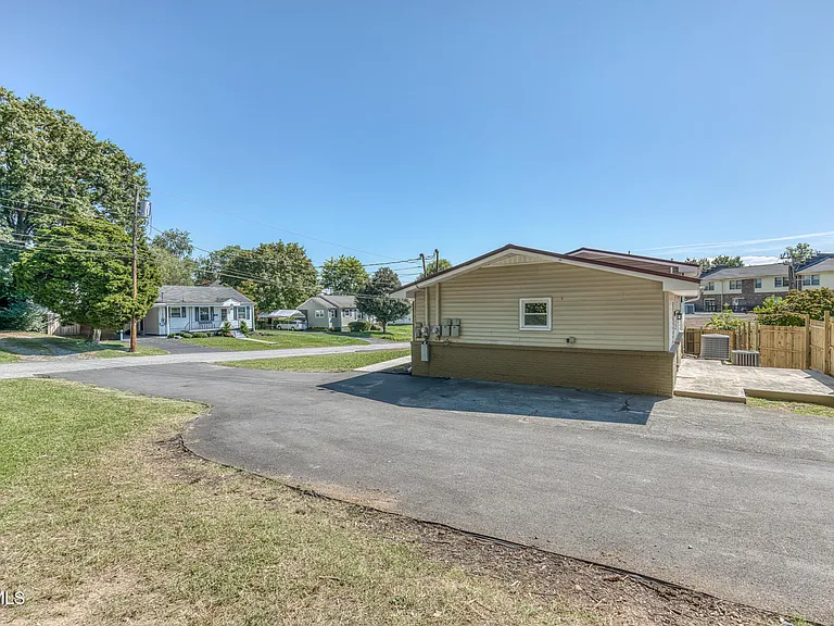 1216 Norway St #102 — Photo 18