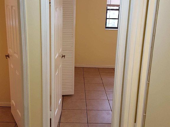 3rd image of 4243 Oak Terrace Dr