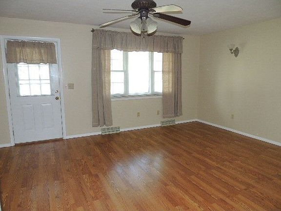 3rd image of 1042 Glendale Ave