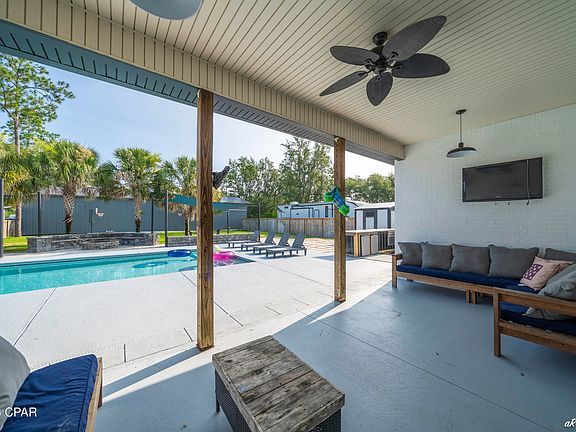 4th image of 221 White Oaks Blvd