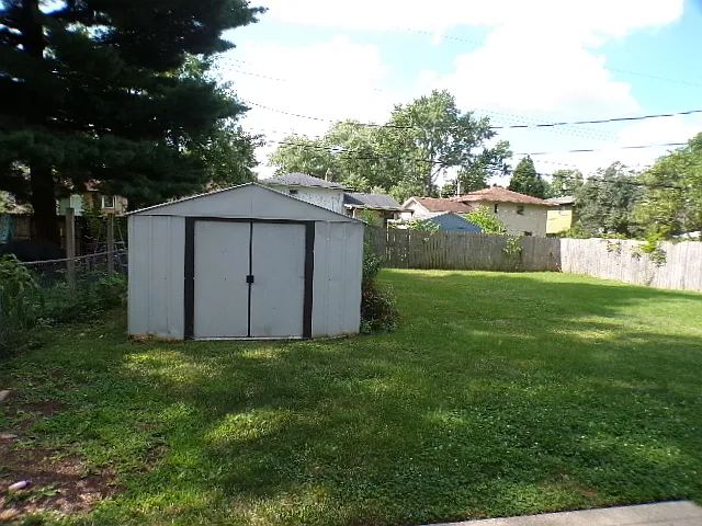 4047 Powell Ave — Photo 17