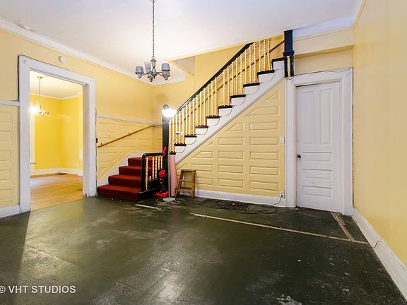 2nd image of 438 E Oakwood Blvd #1