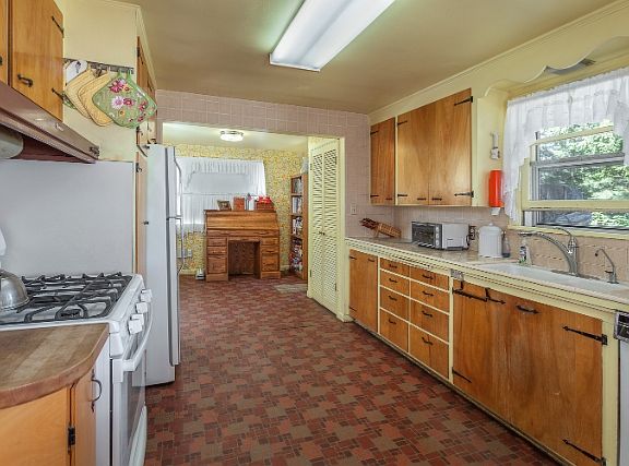 3rd image of 16515 Fremont Ave N