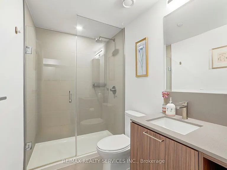 19 Western Battery Rd #2121 — Photo 9