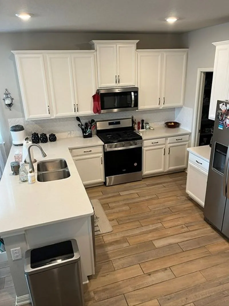 4 bed, 2.5 bath, 2466 sqft, $1,995 — Photo 4