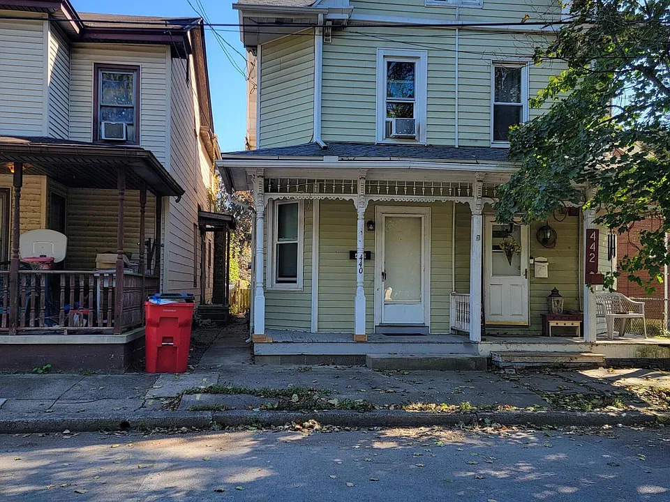 440 S 4th St