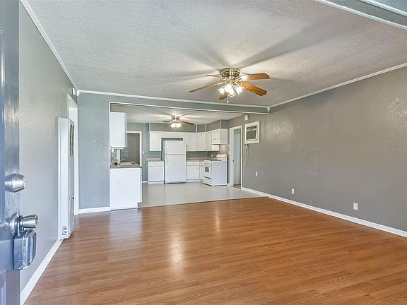 4th image of 417 18th Ave N