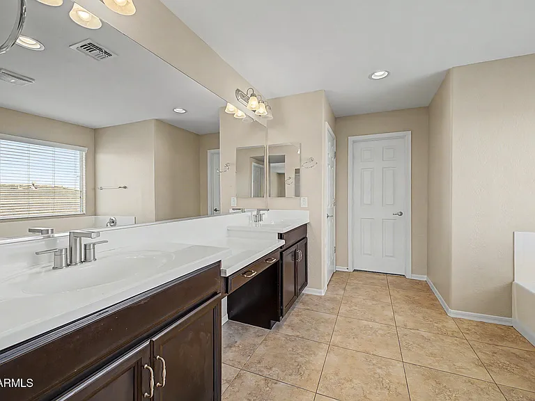 2531 E Eleana Ln — Photo 23