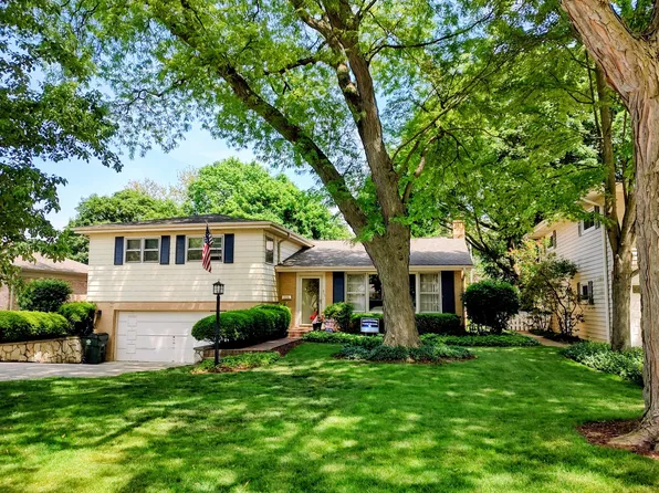 311 N Beverly Ln, Arlington Heights, IL 60004