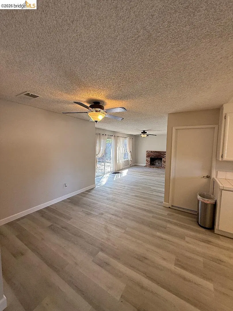 4 bed, 2.0 bath, 1595 sqft, $3,600 — Photo 3
