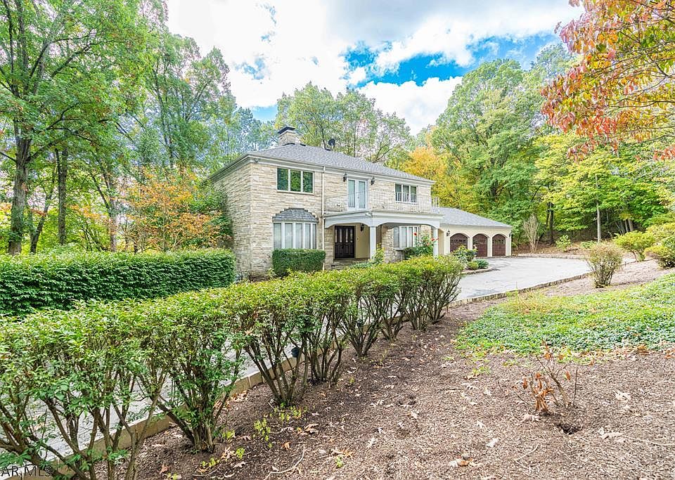 1st image of 120 Sandstone Dr