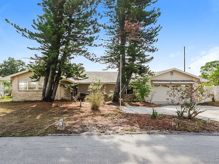 144 Shelley Dr — Photo 1