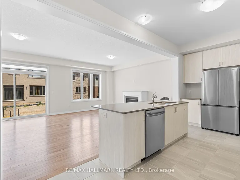 16 Crossmore Cres — Photo 11