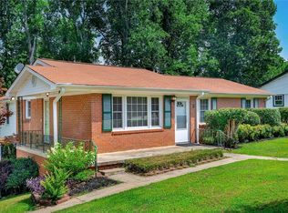 8 Glen Haven Ct, Greenville, SC 29611