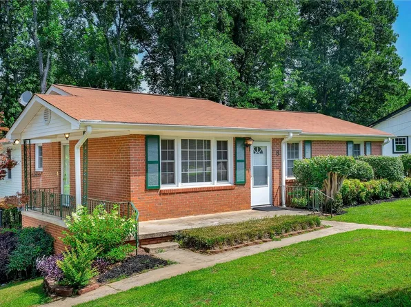 8 Glen Haven Ct, Greenville, SC 29611