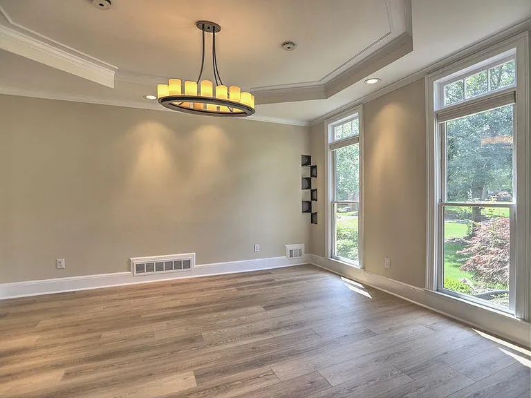 3237 Waldwick Way SE — Photo 3