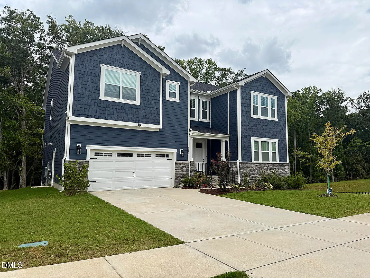 5 bed, 4.5 bath, 4350 sqft, $3,695 — Photo 2
