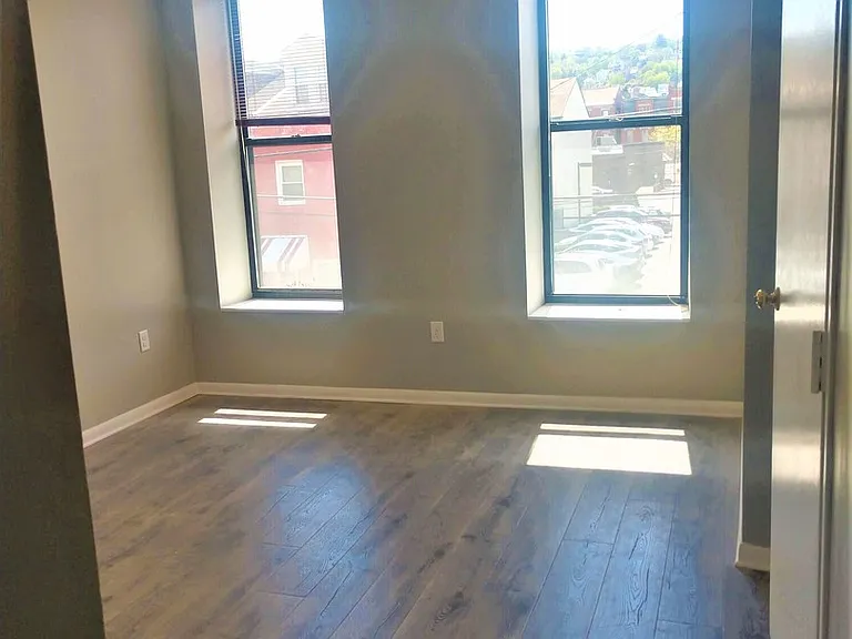 2323 Sidney St — Photo 4