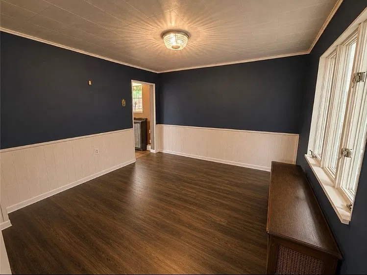 257 Thompson Ave — Photo 4