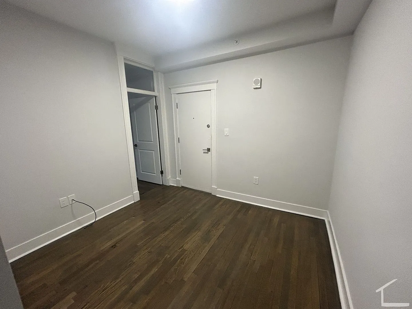 Luxurious Fenway unit available NOW! — Photo 1