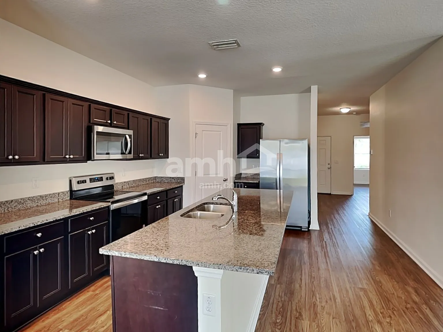 4 bed, 2.0 bath, 1802 sqft, $2,310 — Photo 4